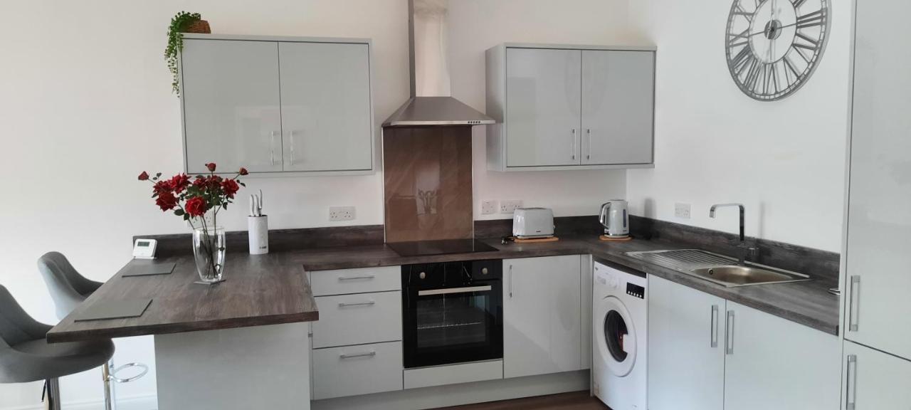 Lanarkshire Apartment- Views- Sleeps 4- Balcony Larkhall  Exterior foto